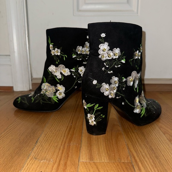 Floral embroidered boots - Picture 1 of 6